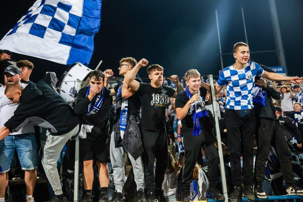 Komplet publiczności kibicował żużlowcom na stadionie im. Alfreda Smoczyka podczas meczu FOGO Unii Leszno z Abramczyk Polonią Bydgoszcz