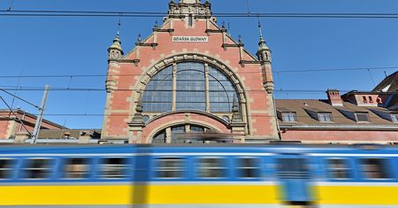 Koszmar na stacji SKM w Gdańsku. 18-letni turysta z Anglii walczy o życie