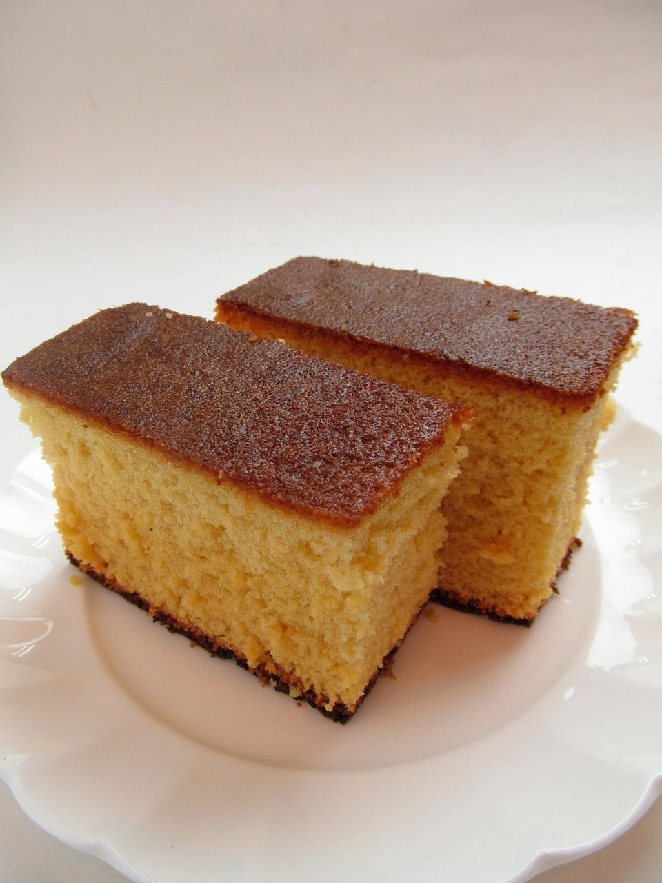 The Castella cake has a characteristic fluffy structure.