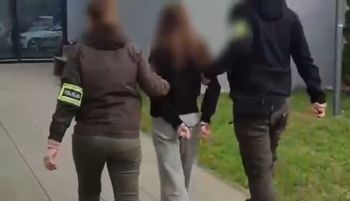 13-latka w kajdankach. Bestialski atak. Seniorka ma złamany nos