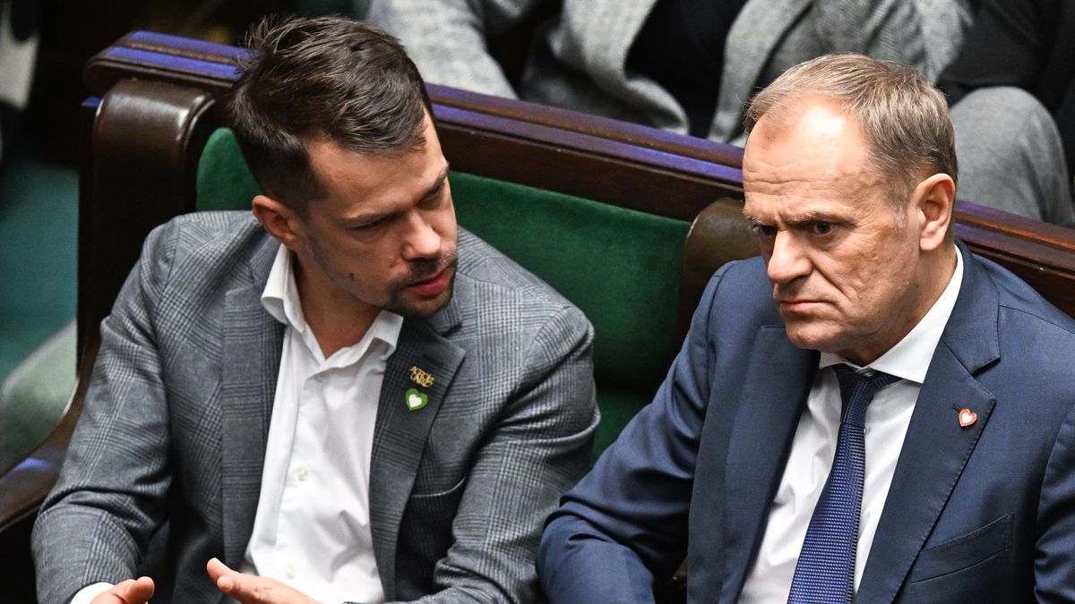 Donald Tusk, Micha� Ko�odziejczak
Warszawa, 06.12.2023. Przewodnicz�cy PO Donald Tusk (P) i pose� KO Micha� Ko�odziejczak (L) na sali obrad Sejmu w Warszawie, 6 bm. Pos�owie zajm� si� m.in. projektami ustaw ws. zamro�enia cen energii (sko) PAP/Radek Pietruszka
Radek Pietruszka
10 10. X, kadencja, kadencji, obrad, PiS, plenarna, polityk polityka, Polityka, pose�, posiedzenie, posiedze�, pos�owie, sala, sejm, dziesi�tej, Sejm RP