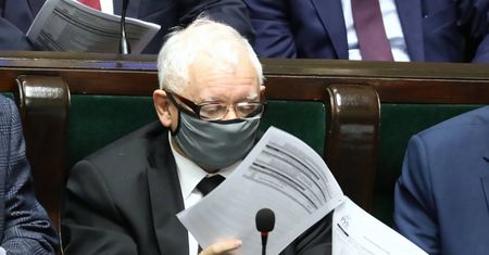 Afera mailowa. Jarosław Kaczyński miał przeczytać, że jest "starym dziadem"