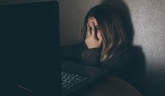 Niepokojąca forma cyberprzemocy wśród nastolatków. Wykorzystują znaną platformę