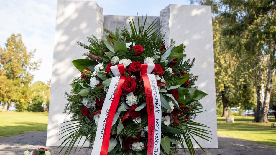 Obchody Narodowego Dnia Pamięci Ofiar Niemieckiej Zbrodni Pomorskiej w Parku Pamięci w Toruniu