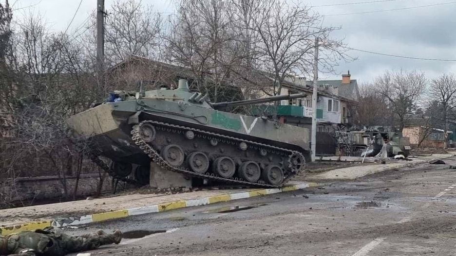 Zniszczony rosyjski sprzęt wojskowy to tylko część kosztów jakie poniosła Rosja. 