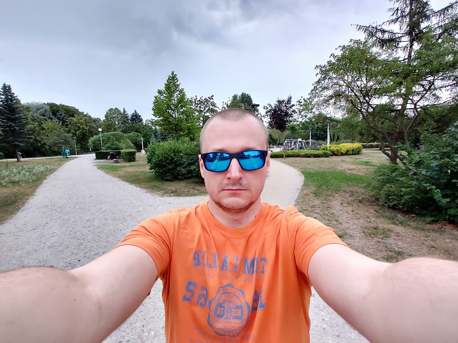 Samsung Galaxy A80 kontra przedni aparat Galaxy S10. Czy obracana kamera ma sens? 60
