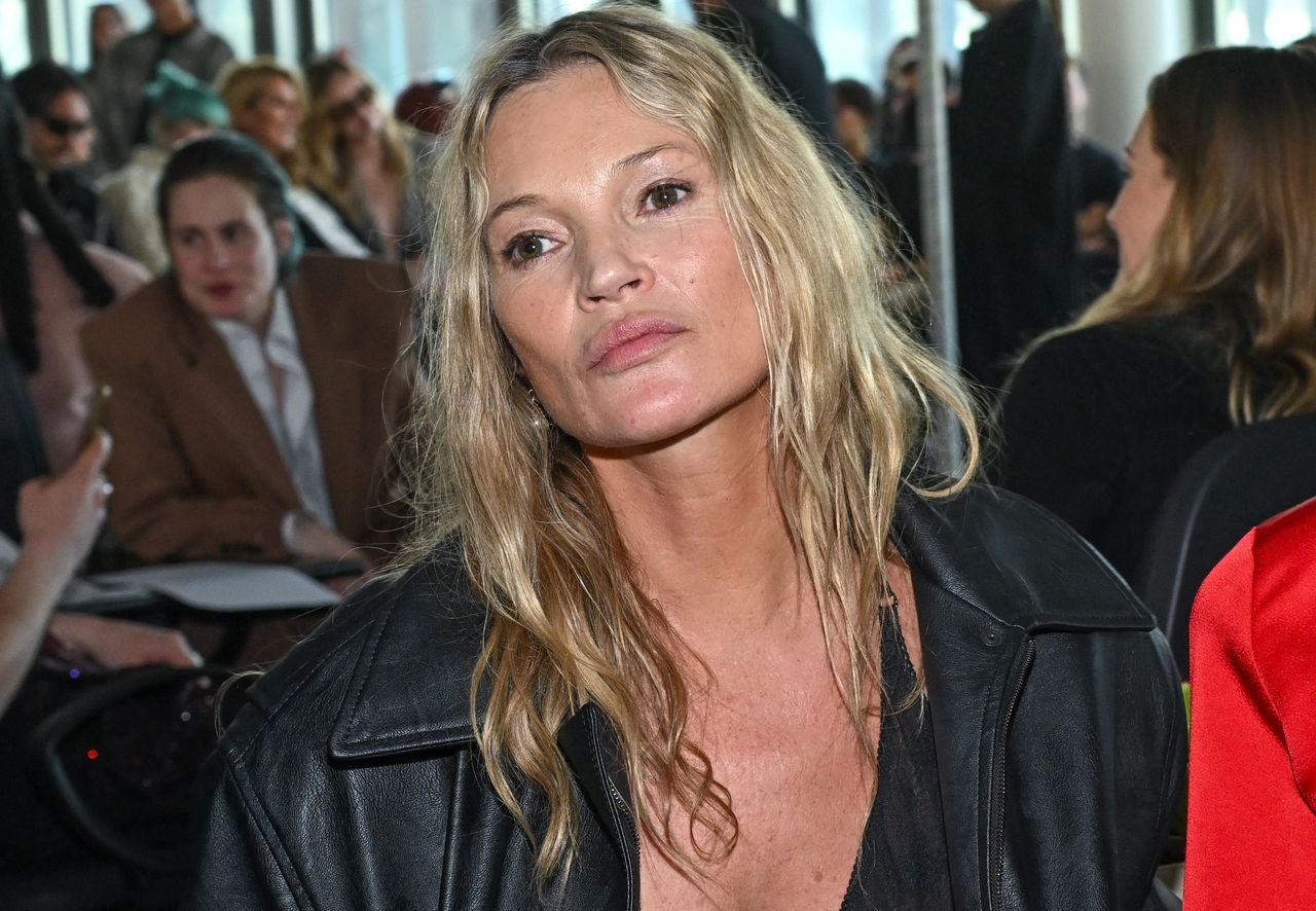 Legginsy na salonach. Kate Moss dorzuciła do nich modną kurtkę na wiosnę