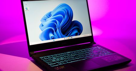 Czy ten laptop zasługuje na brawa? Recenzja dobrze wycenionego MSI Bravo 15 z RTX 4060