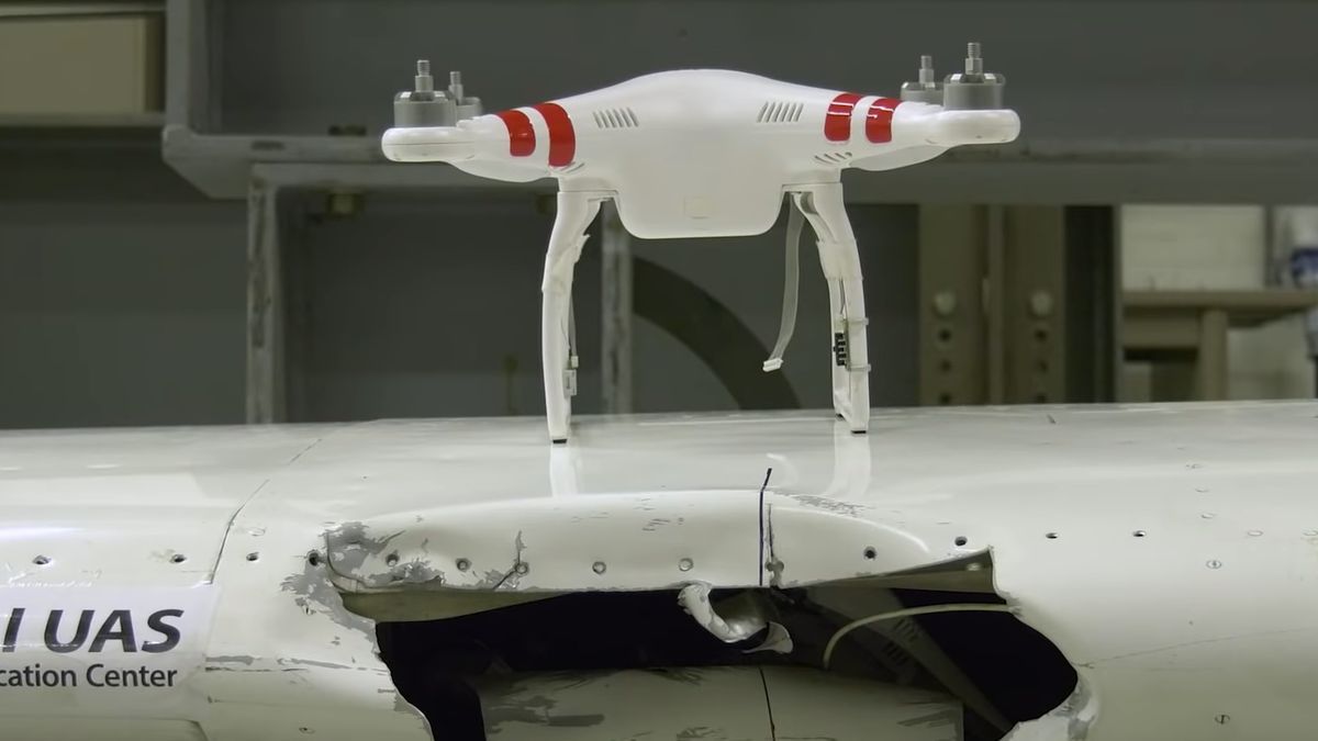 Dron może zniszczyć samolot. Naukowcy to sprawdzili 1