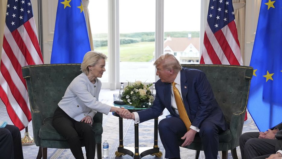 Wizyta Donalda Trumpa w Szkocji
President Donald Trump shakes hands with European Commission President Ursula von der Leyen as they meet at the Trump Turnberry golf course in Turnberry, Scotland Sunday, July 27, 2025. (AP Photo/Jacquelyn Martin)
Jacquelyn Martin