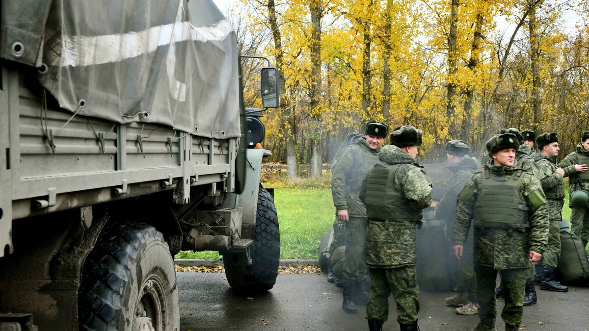 Punk mobilizacyjny w Rostowie
ROSTOV, RUSSIA - OCTOBER 31: Conscripted citizens get into a military vehicle as part of the mobilization as military training continue within the scope of mobilization in Rostov, Russia on October 31, 2022. Arkady Budnitsky / Anadolu Agency/ABACAPRESS.COM
AA/ABACA