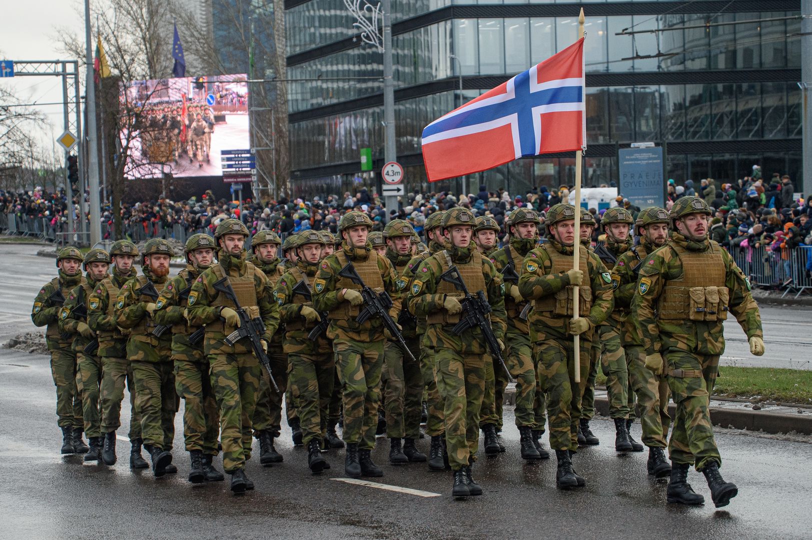 "Od dziesięcioleci nie byliśmy tak narażeni". Norwegia wskazuje zagrożenia