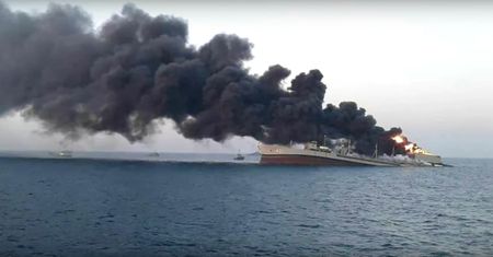 Zatonął największy okręt irańskiej floty. Pożar był nie do opanowania