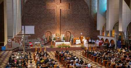23 proc. parafian przyjęło księdza. Tyle wierni dali do kopert