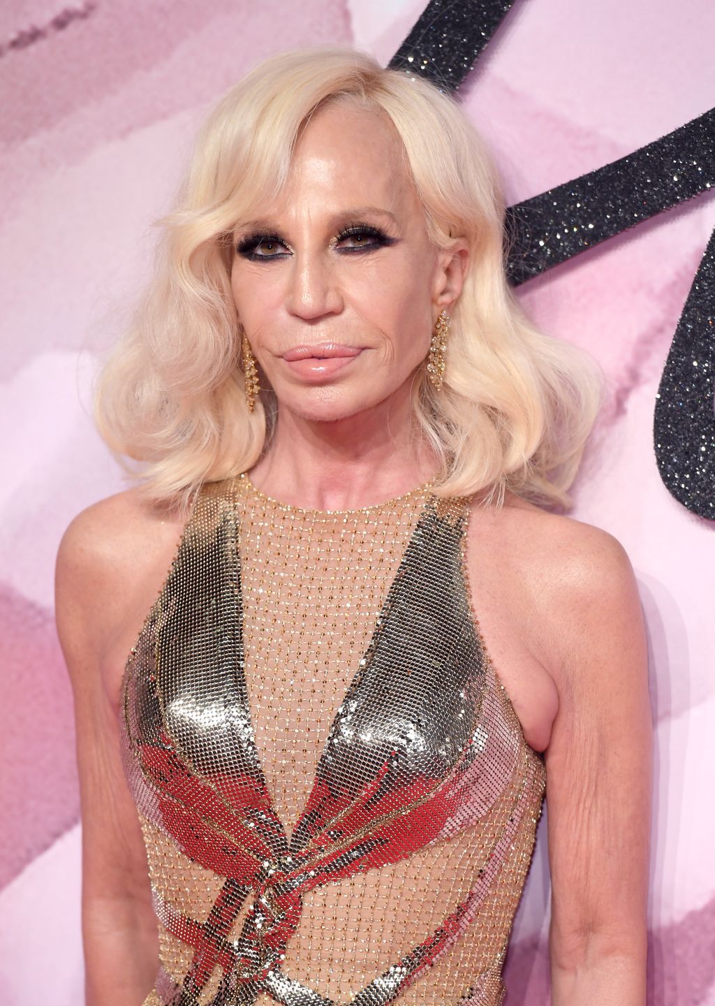 Tak na przestrzeni lat zmieniała się Donatella Versace