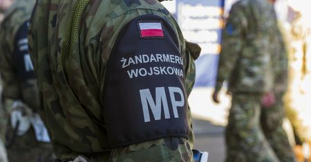 Dron spadł na teren jednostki wojskowej. Wszczęto dochodzenie