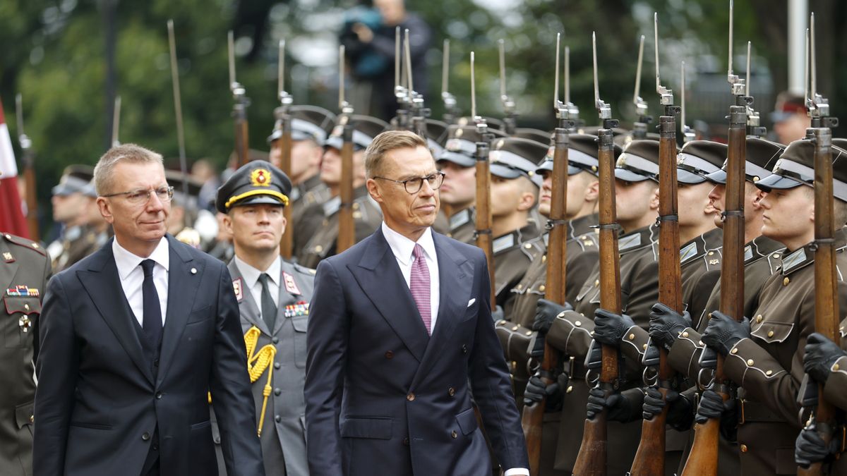 Finland's President Stubb on state visit to Latvia
epa12381502 Latvia's President Edgars Rinkevics and Finland's Alexander Stubb (R) inspect honor guard during an official welcome ceremony in front of Riga Castle, Latvia, 16 September 2025. Alexander Stubb and his spouse Suzanne Innes-Stubb are pay a state visit to  Latvia from 16 to 17 September 2025. During the visit, Finland's President and Latvia's officials discussed the further strengthening bilateral relations between Finland and Latvia, defence cooperation, security in the Baltic Sea region, Russia�s illegal war of aggression in Ukraine, support for Ukraine and the situation in the Middle East.  EPA/TOMS KALNINS 
Dostawca: PAP/EPA.
TOMS KALNINS
Meeting, Guards, Ceremony, Castle