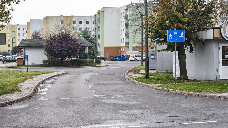 Mieszkaniec od lat postuluje, aby usunąć z wjazdu na Zajęczą znak o strefie zamieszkania.