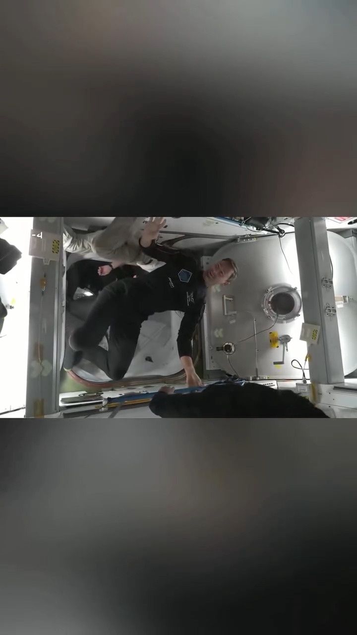 Sławosz Uznański-Wiśniewski po dotarciu na ISS