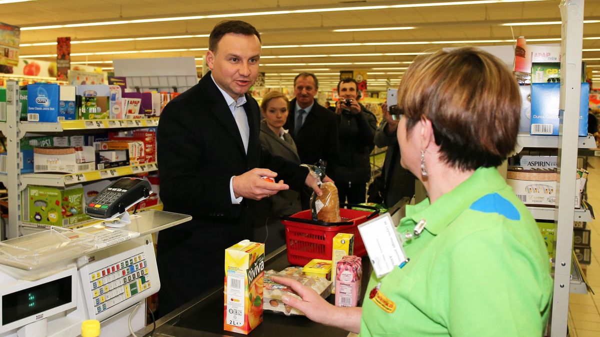 Na kasie w markecie można zarobić więcej niż w szkole