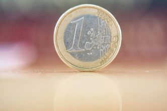 Kursy walut NBP 19.04.2020. Poniedziałkowy kurs euro, funta, dolara i franka szwajcarskiego