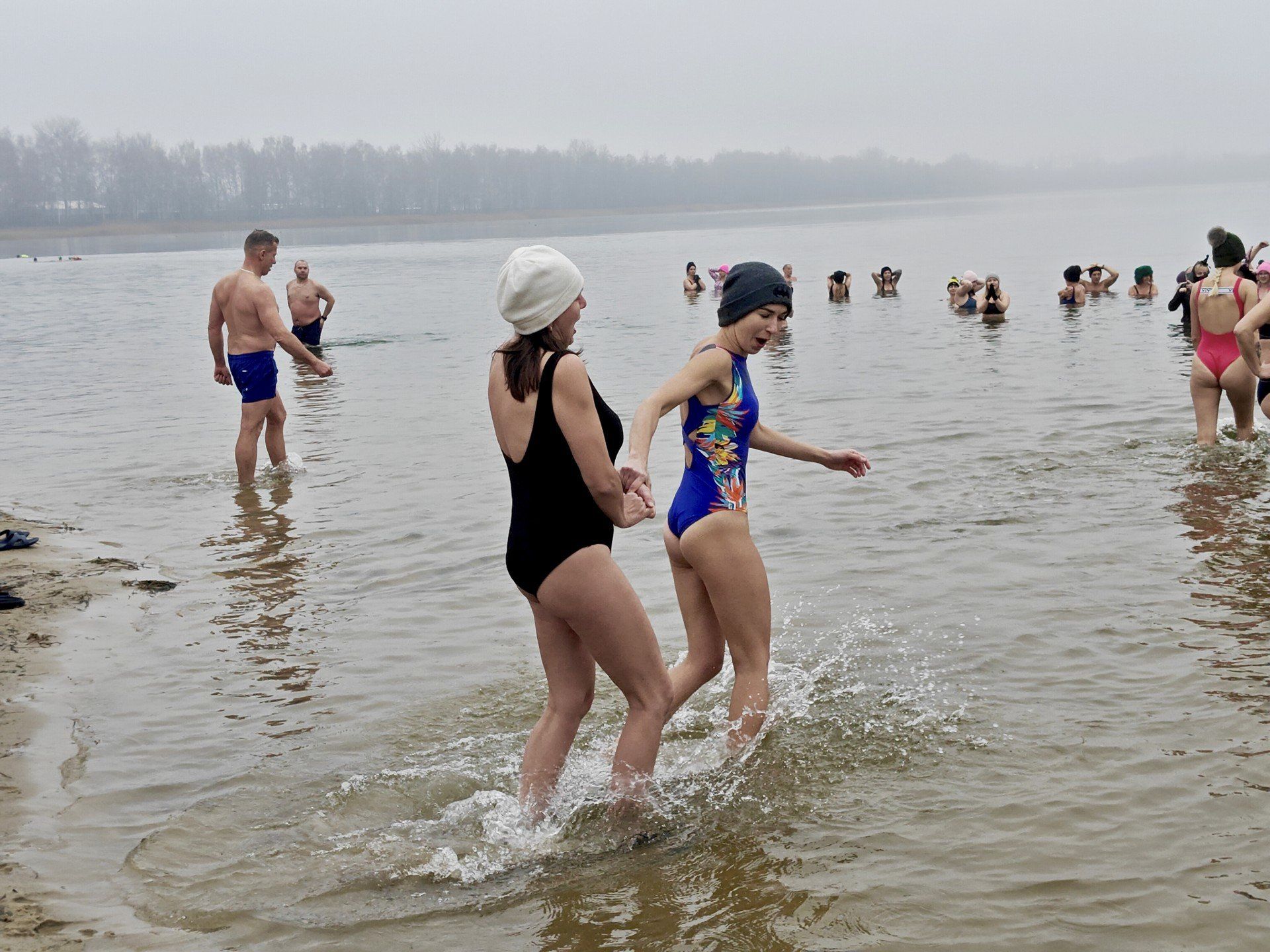 Pogoria Morsuje w Dąbrowie Górniczej. Oni nie boją się zimnej wody