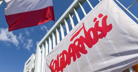 Działacz "Solidarności" atakuje Tuska. "Łapy precz!"