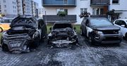 Podpalił auta przed blokiem. Mieszkańcy żyją w strachu. "Boimy się, co będzie dalej"