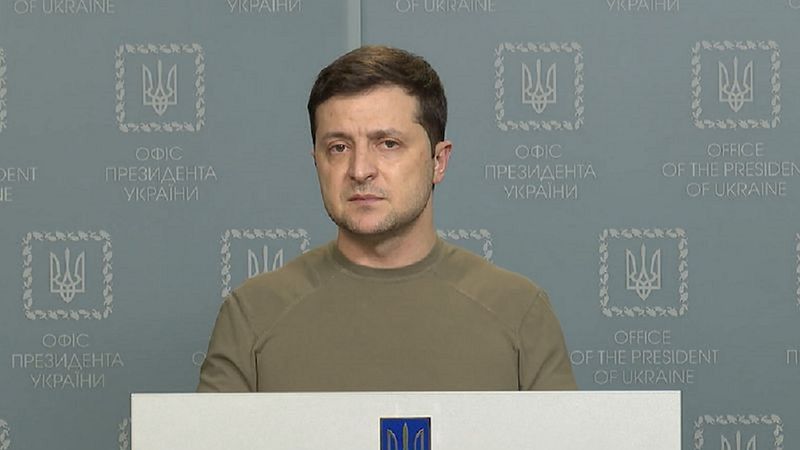 Prezydent Ukrainy Wołodymyr Zełenski powiedział w swoim środowym wystąpieniu, że poziom zagrożenia w kraju jest obecnie maksymalny, ale w ciągu minionych dwóch tygodni Ukraińcy pokazali, że się nie poddadzą.