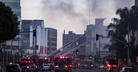 Wybuch w centrum Los Angeles. Ranni strażacy