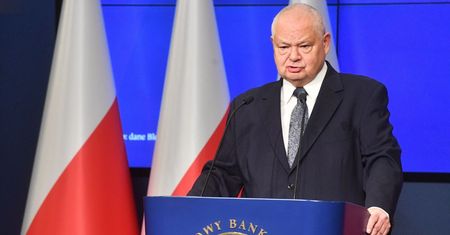 Polacy zaciskają pasa przez inflację. A wynagrodzenie prezesa NBP rośnie