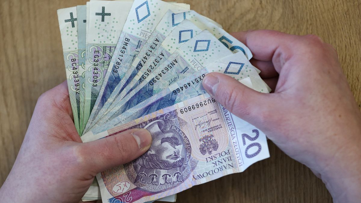 Reporter archiwum 2025 02
02.2025. Krakow. Banknoty Zloty Polski. fot. Mateusz Kotowicz/REPORTER
Mateusz Kotowicz/REPORTER