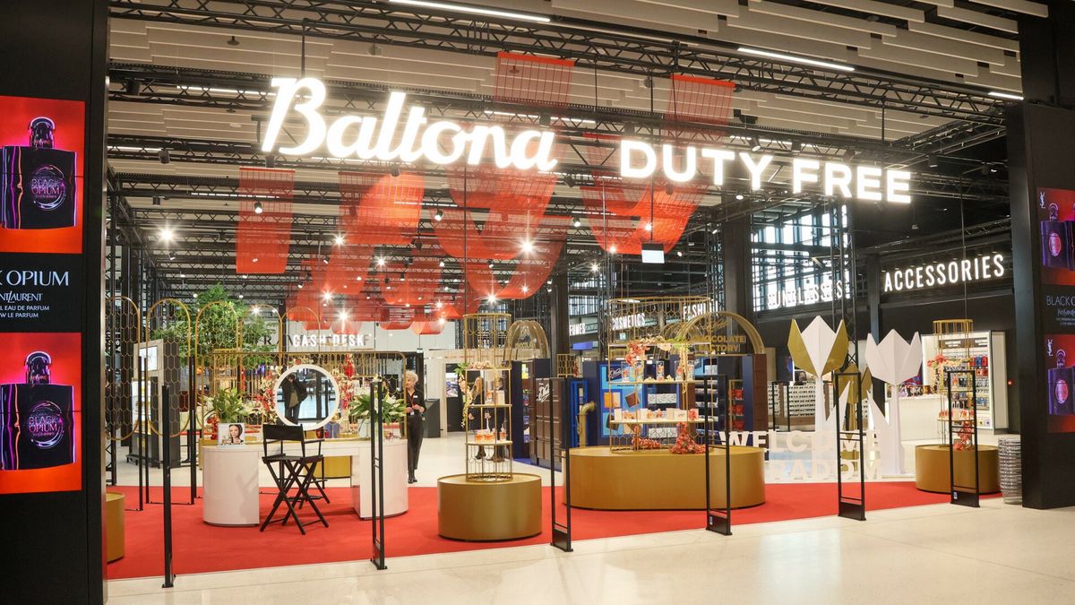 Sklep Baltona  w porcie  lotniczym  Warszawa-Radom