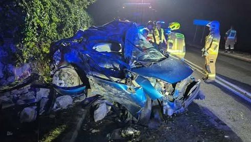 Kierująca peugeotem kobieta została zakleszczona w aucie