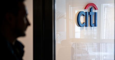 Przez pomyłkę banku na chwilę stał się najbogatszym człowiekiem świata