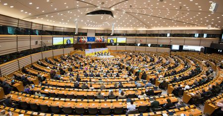 Parlament Europejski przyjął pakt migracyjny. "Rozwiązanie konfliktogenne"