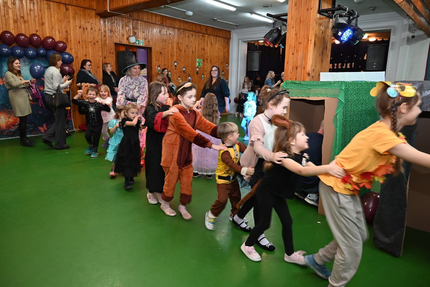 Zabawa w pociąg obowiązkowa. 