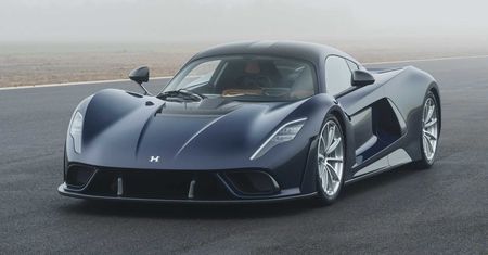 Hennessey Venom F5 to inny wymiar. W kwestii mocy i osiągów bije na głowę bugatti