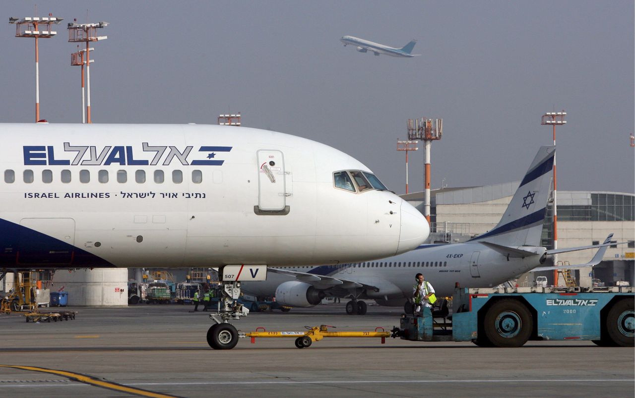 In the photo: an airplane of the Israeli airline El Al