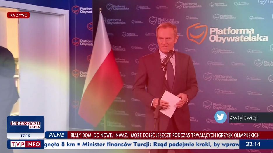 Kadr z programu "W tyle wizji" podczas emisji utworu "Ty wariacie" zespołu Boomcyk