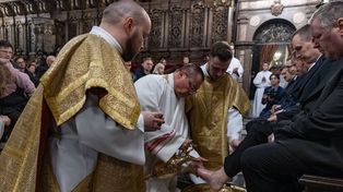 Wielki Czwartek w Krakowie. Mandatum w katedrze na Wawelu. To uroczysta msza święta z obrzędem umywania nóg