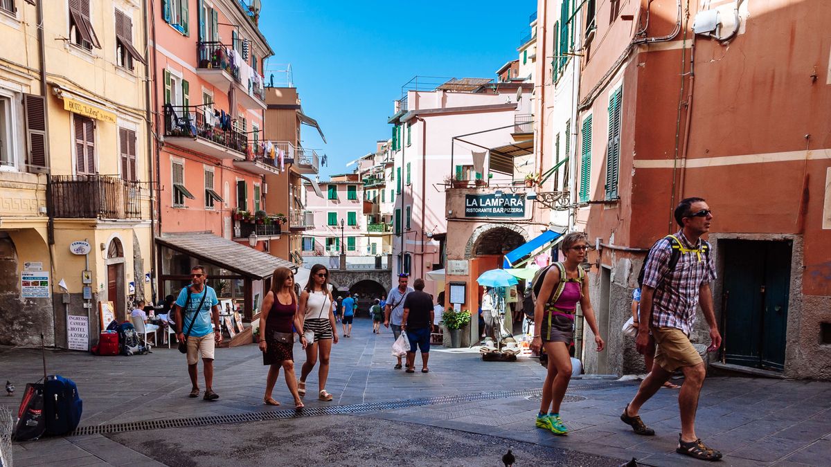 Lokalne władze krainy Cinque Terre walczą z nadmierną turystyką