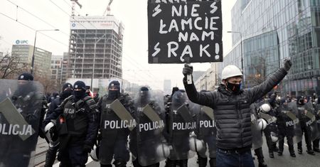 NIK skontroluje Policję. Prosiła o to opozycja po tym, jak funkcjonariusze używali siły wobec protestujących