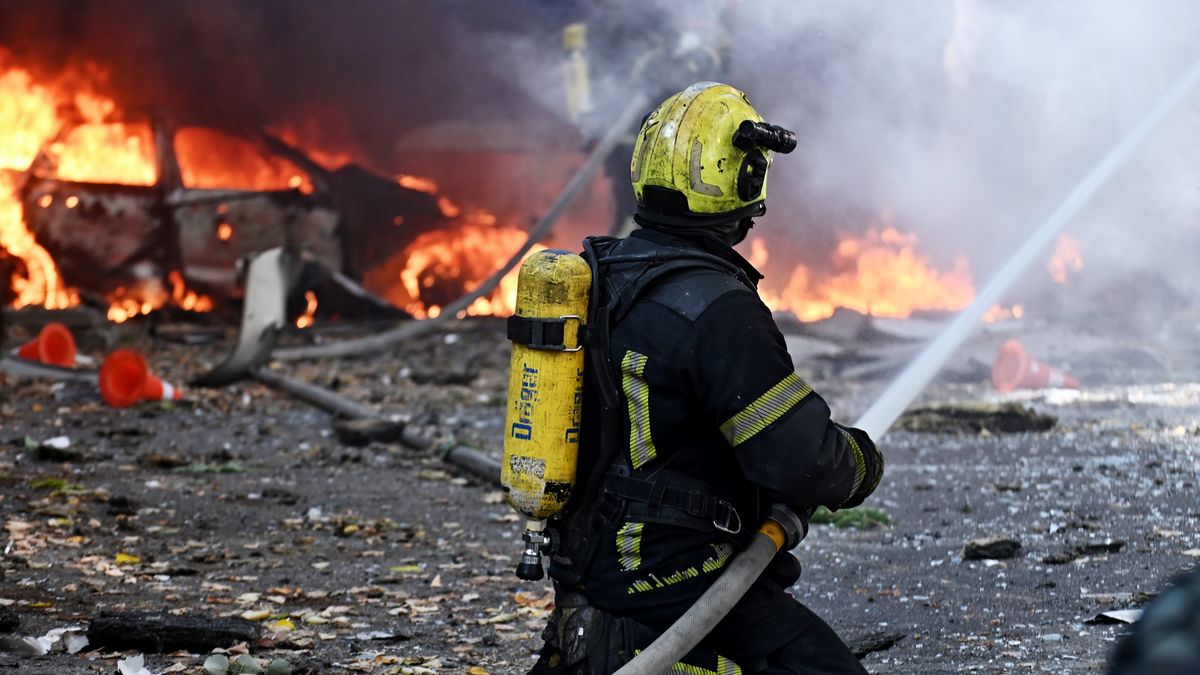 KYIV, UKRAINE - 2026/09/28: Firefighters work at the site of a Russian jet-powered drone strike, amid Russia's attack on Ukraine. The building of the private medical clinic Dobrobut burns following a second Russian drone strike on central Kyiv, approximately one hour after a projectile hit a residential building in the city center on September 28, 2026 in Kyiv, Ukraine. The strike came shortly after separate drone strike on the Academy of Sciences building in Kyiv's historic center. (Photo by Aleksandr Gusev/SOPA Images/LightRocket via Getty Images)