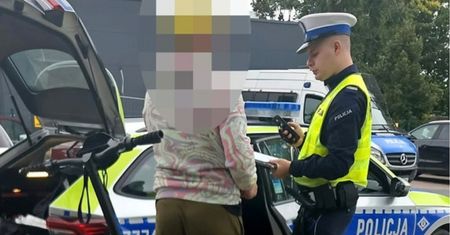 12-latek jechał hulajnogą. Policjanci szybko odkryli problem