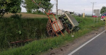 Dramat w Szczuczynie. Ranny rolnik, ciągnik w rowie
