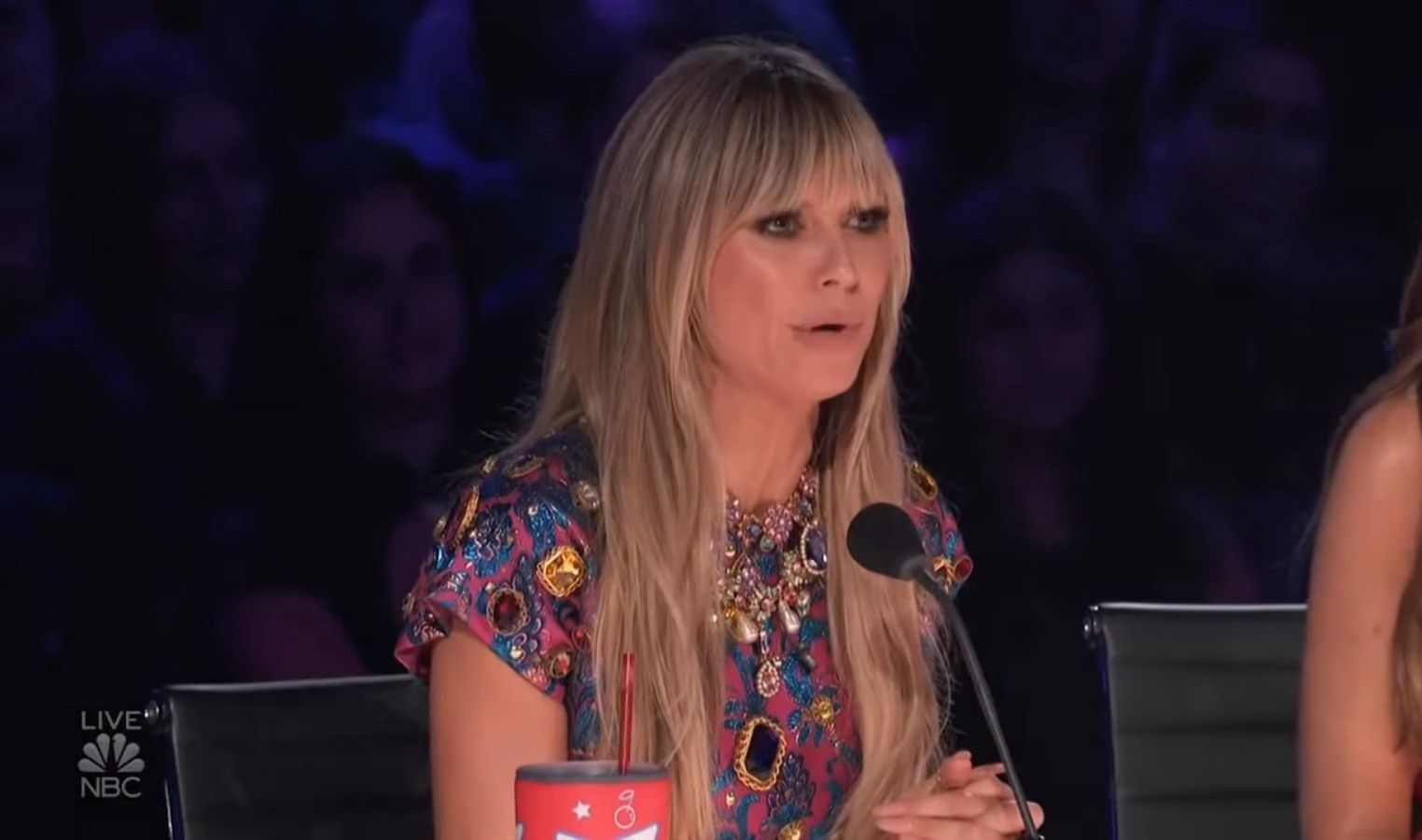Sara James przed panelem jurorskim w amerykańskim "Mam Talent"