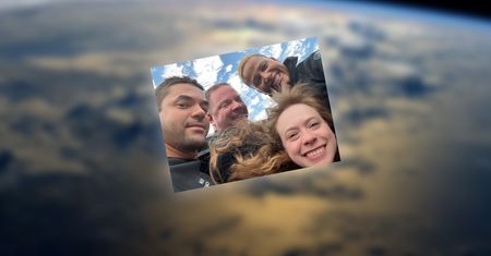 Kosmiczni turyści zrobili selfie na tle Ziemi. Wszyscy im zazdroszczą