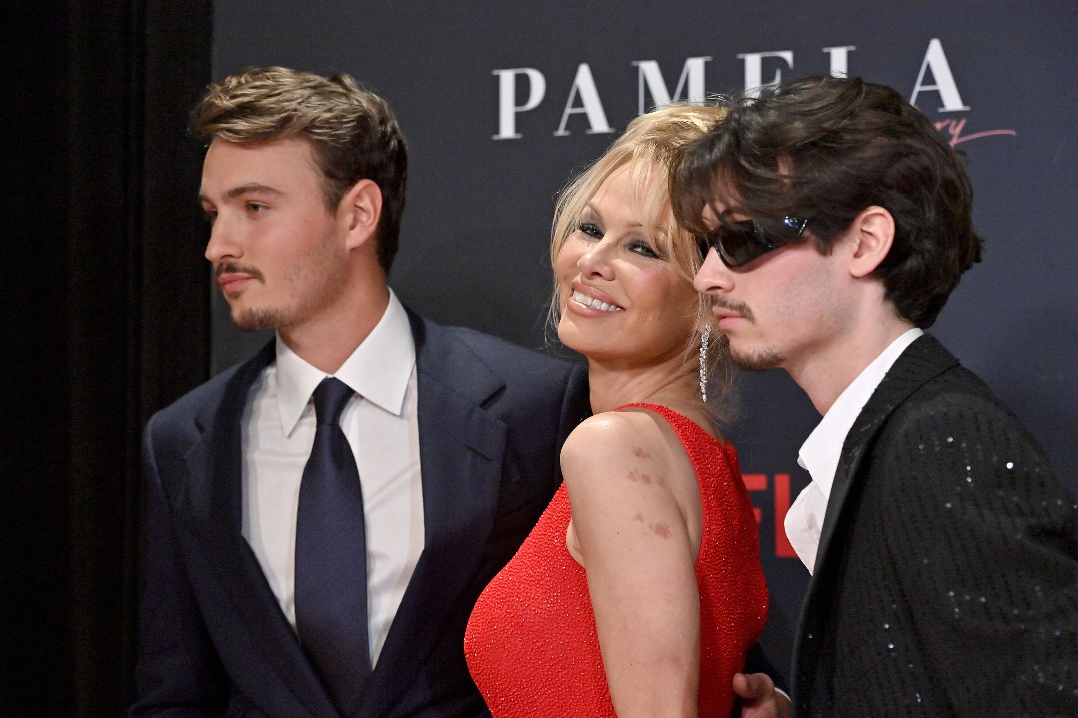 Pamela Anderson błyszczy na premierze filmu