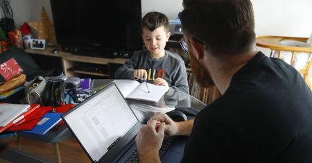 Koronawirus w Polsce. Co ze szkołami? Odpowiedź Morawieckiego